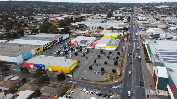 T15 Melrose Plaza